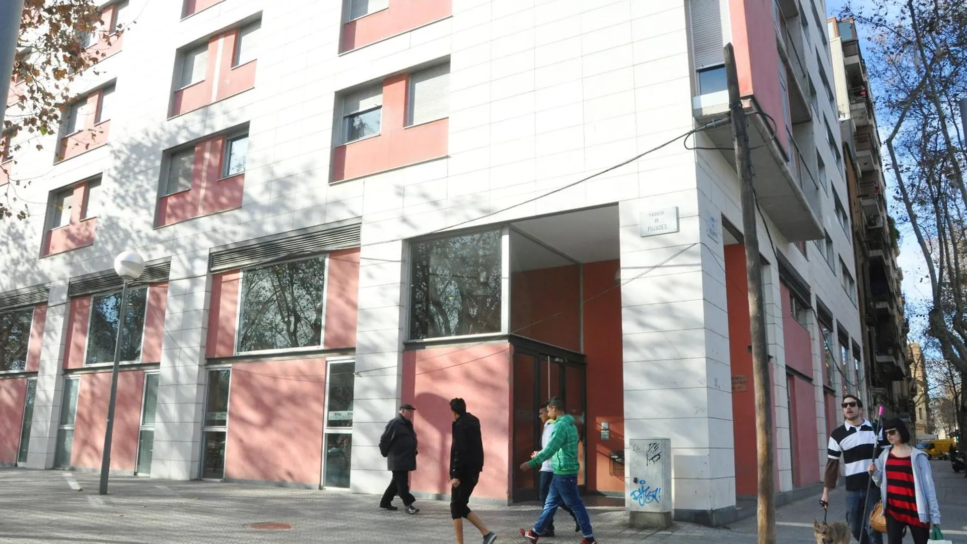 Residencia Universitaria Resa La Ciutadella contacts